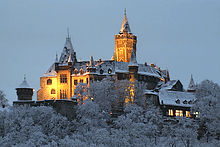 http://upload.wikimedia.org/wikipedia/commons/thumb/2/24/WernigerodeCastleWinter.jpg/220px-WernigerodeCastleWinter.jpg