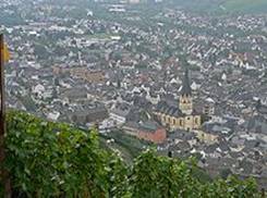 http://upload.wikimedia.org/wikipedia/commons/thumb/0/07/Blick_auf_die_Stadt_Ahrweiler.jpg/220px-Blick_auf_die_Stadt_Ahrweiler.jpg