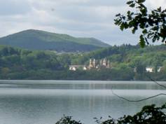 http://de.academic.ru/pictures/dewiki/76/Laachsee.JPG